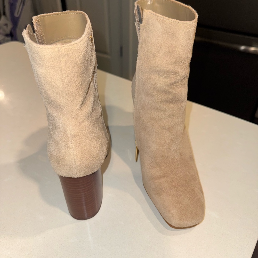 Tan Ankle Boots with Suede Material and Block Heel - Picture 3 of 7